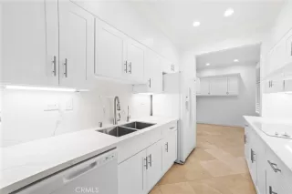 Photo #2: OC26077112 Listing