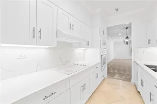 Photo #4: OC26077112 Listing