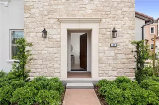 Photo #2: OC26077366 Listing