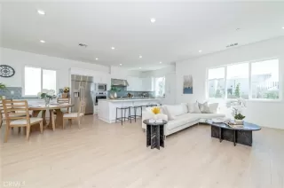 Photo #4: OC26078334 Listing 