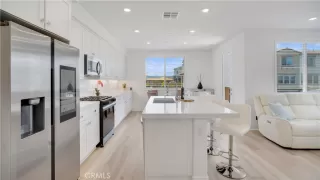 Photo #2: OC26080798 Listing