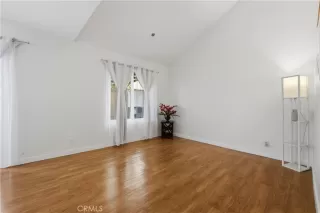 Photo #4: OC26081169 Listing 