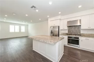 Photo #4: OC26081530 Listing