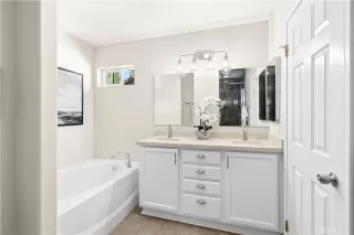 Photo #4: OC26081661 Listing 