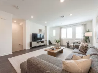 Photo #1: OC26081997 Listing 