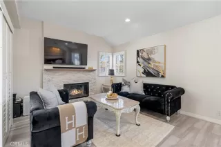 Photo #4: OC26084376 Listing 