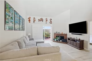 Photo #4: OC26087705 Listing 