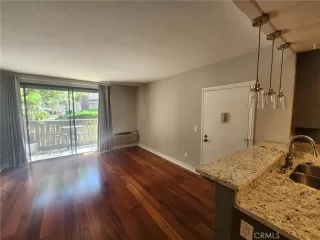 Photo #4: OC26088540 Listing 