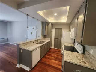 Photo #5: OC26088540 Listing 