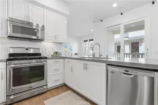 Photo #4: OC26088779 Listing 