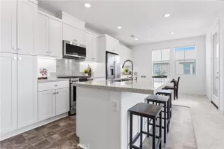 Photo #5: OC26088838 Listing 