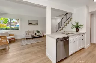 Photo #4: OC26088899 Listing 