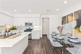 Photo #3: OC26095392 Listing