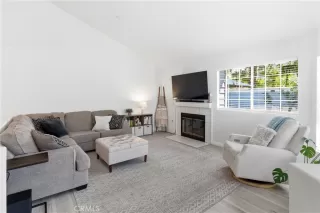 Photo #4: OC26095604 Listing