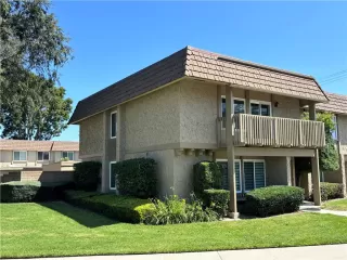 Photo #5: OC26096408 Listing
