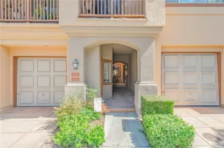 Browse active condo listings in CANTADA
