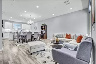 Photo #4: OC26101661 Listing