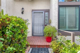 Photo #5: OC26102024 Listing 