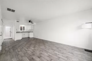 Photo #4: OC26102918 Listing