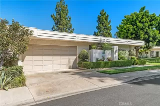Photo #4: OC26102968 Listing