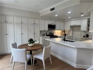 Photo #5: OC26103501 Listing