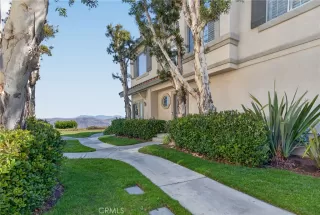 Photo #5: OC26104792 Listing