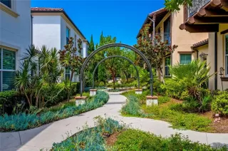 Photo #2: OC26106428 Listing 