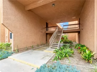 Photo #5: OC26109994 Listing