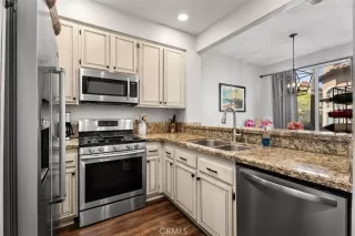 Photo #5: OC26110888 Listing