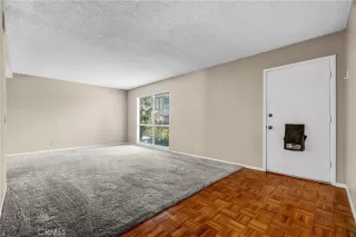 Photo #4: OC26110891 Listing 