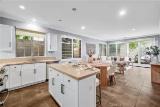 Photo #4: OC26110995 Listing