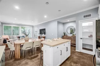 Photo #5: OC26110995 Listing