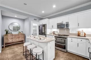 Photo #6: OC26110995 Listing