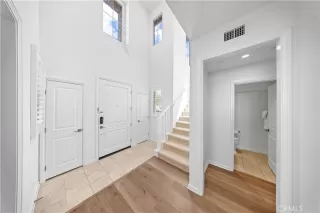 Photo #2: OC26111617 Listing