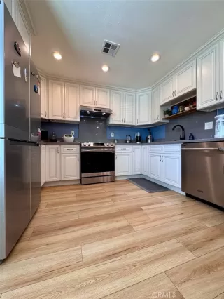 Photo #5: OC26111924 Listing