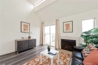Photo #4: OC26112340 Listing