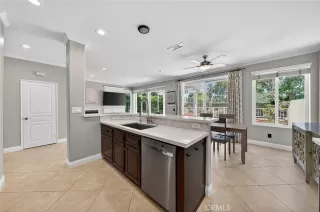 Photo #4: OC26112493 Listing