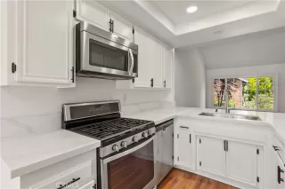 Photo #5: OC26112609 Listing