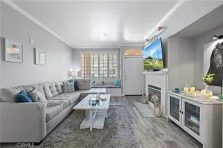 Photo #5: OC26114530 Listing