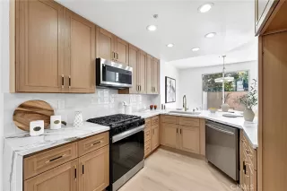 Photo #3: OC26116995 Listing