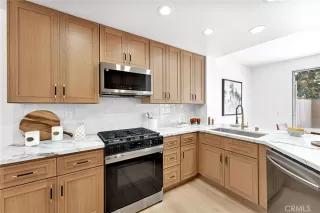 Photo #4: OC26116995 Listing
