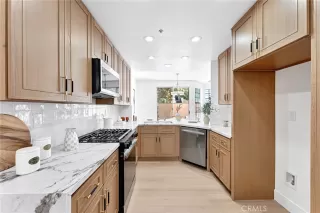 Photo #5: OC26116995 Listing