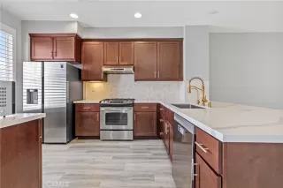Photo #4: OC26117040 Listing