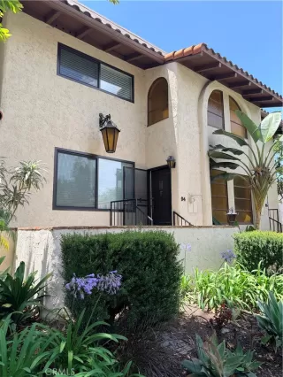 Browse active condo listings in MANANA TOWNHOUSES