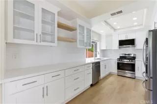 Photo #5: OC26117566 Listing