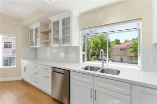Photo #6: OC26117566 Listing