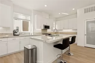 Photo #5: OC26118529 Listing