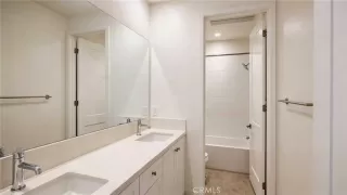 Photo #4: OC26118724 Listing 