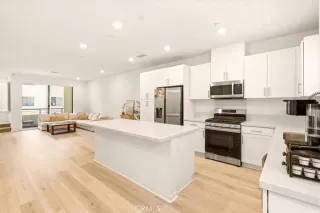 Photo #2: OC26119978 Listing