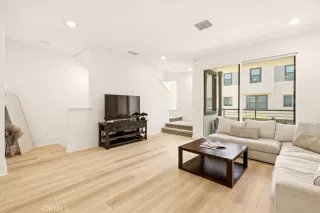 Photo #5: OC26119978 Listing